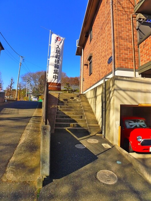 物件外観写真6　(エントランス部分)