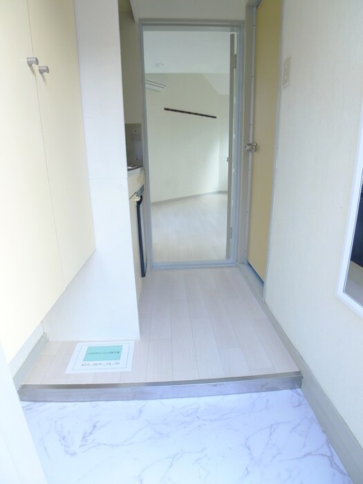 物件内観写真16　(玄関)