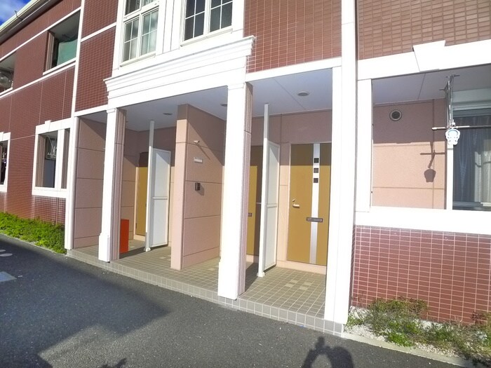 物件外観写真4　(エントランス部分)