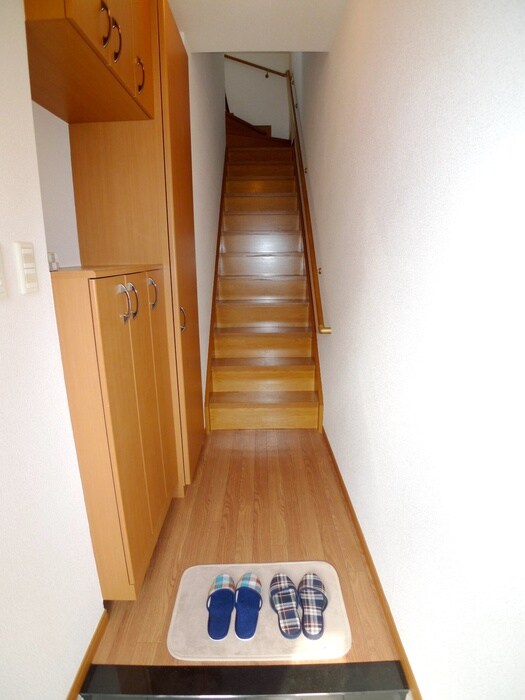 物件内観写真12　(玄関)