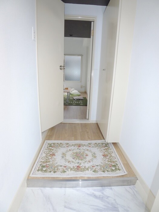 物件内観写真14　(玄関)