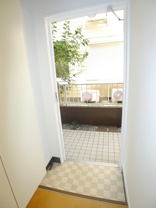 物件内観写真16　(玄関)