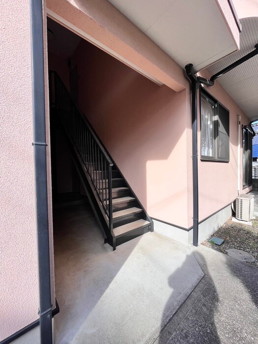 物件外観写真2　(エントランス部分)