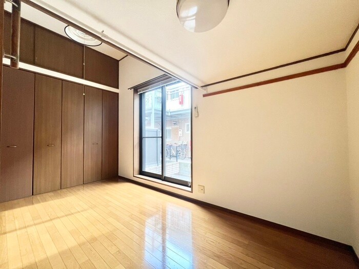 物件内観写真8　(居室)