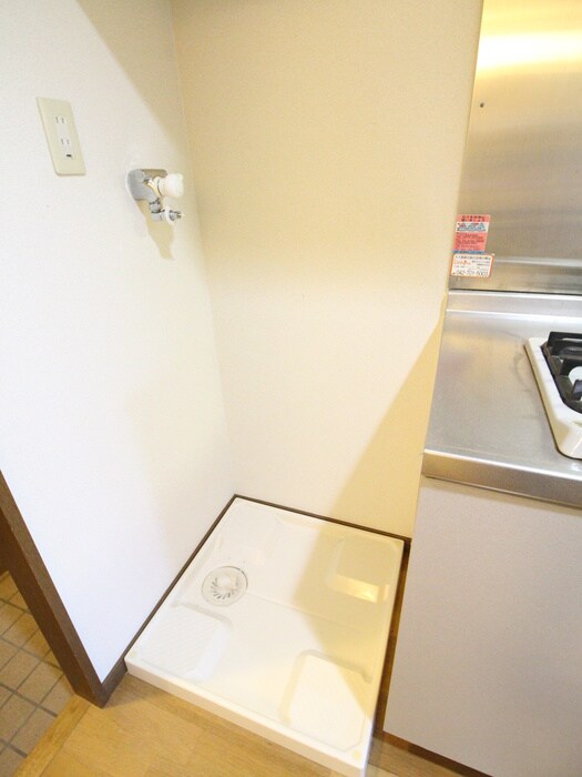 物件内観写真13　(洗濯機置場)