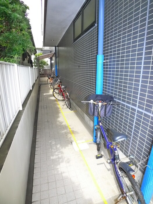 物件外観写真3　(駐輪場)