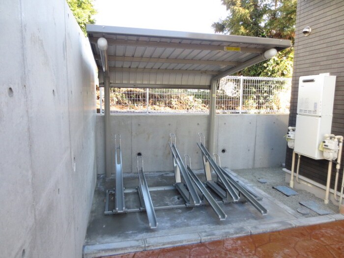 物件外観写真3　(駐輪場)