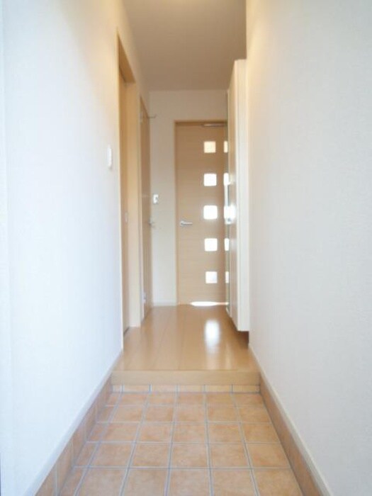 物件内観写真15　(玄関)