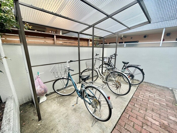 物件外観写真3　(駐輪場)