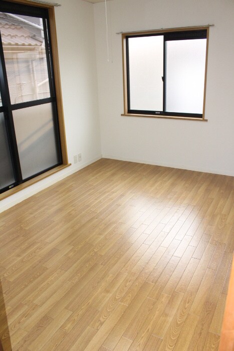 物件内観写真5　(室内からの展望)