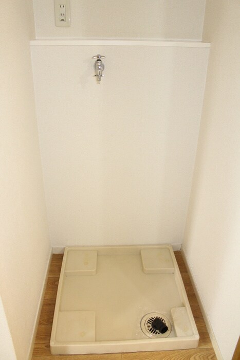 物件内観写真12　(洗濯機置場)