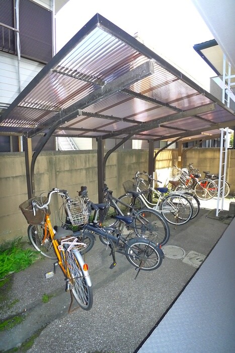 物件外観写真5　(駐輪場)