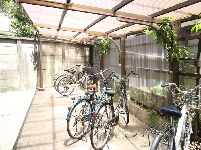 物件外観写真6　(駐輪場)