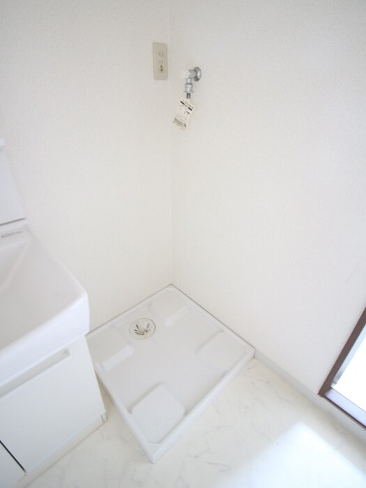 物件内観写真14　(洗濯機置場)