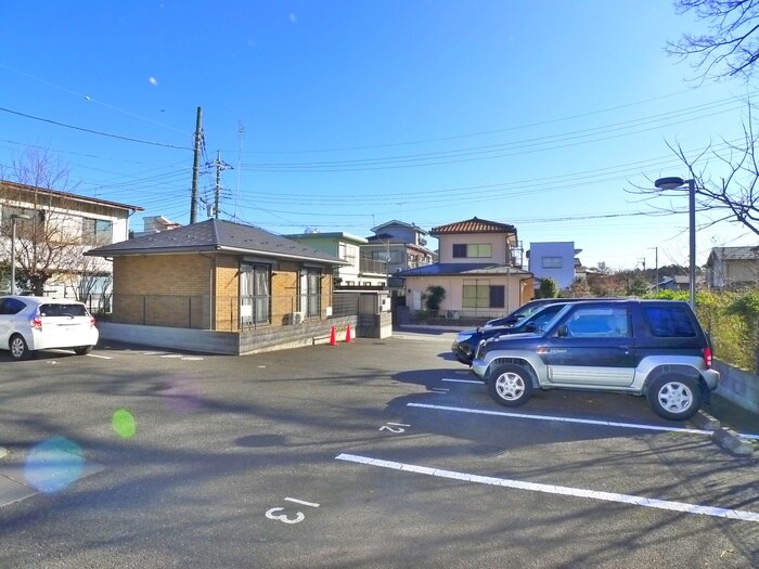 物件外観写真2　(駐車場)