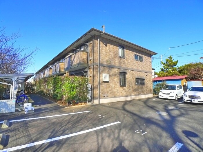 物件外観写真4　(駐車場)