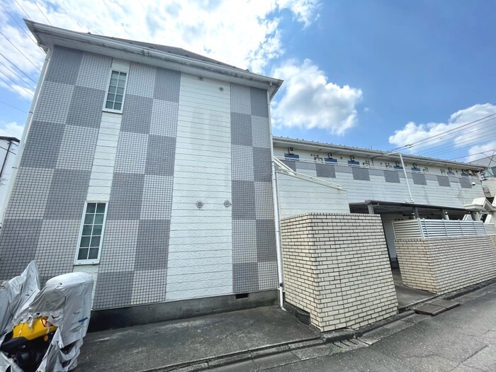 物件外観写真2　(エントランス部分)