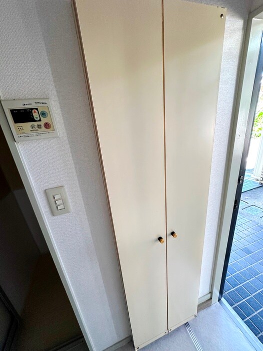 物件内観写真12　(玄関)