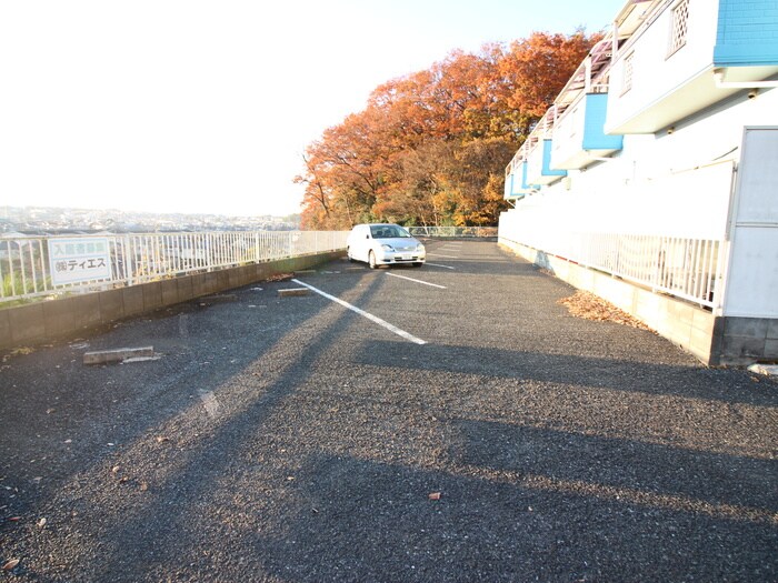 物件外観写真4　(駐車場)