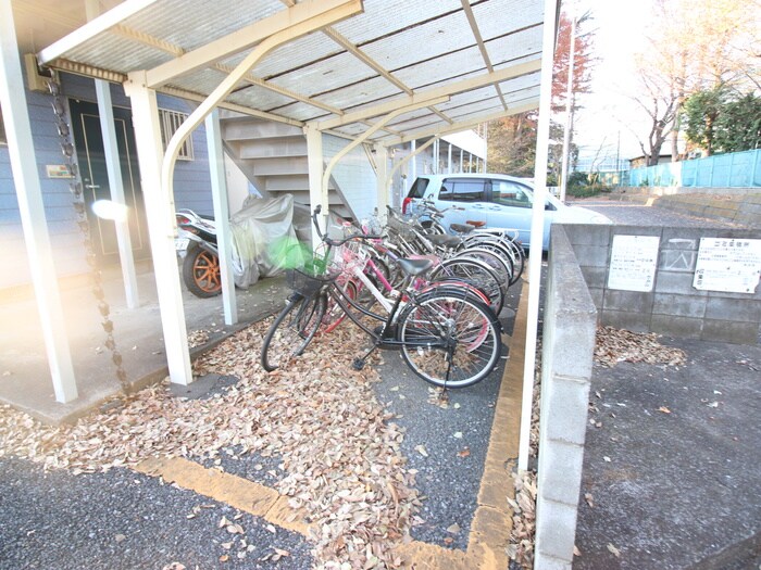 物件外観写真5　(駐輪場)