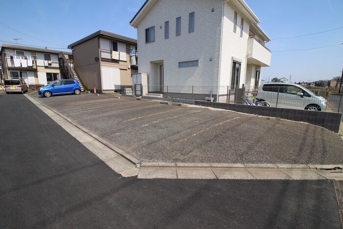 物件外観写真5　(駐車場)