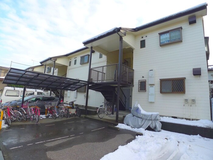 物件外観写真2　(エントランス部分)