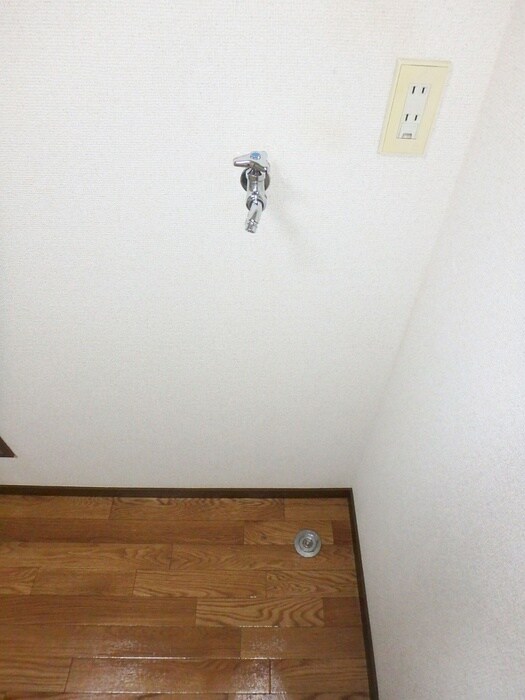 物件内観写真14　(洗濯機置場)