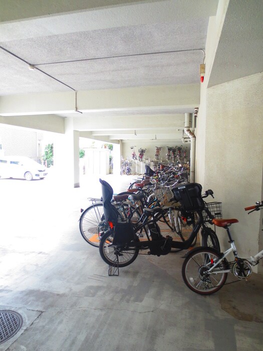 物件外観写真5　(駐輪場)