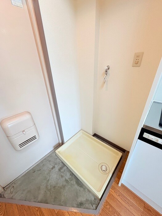 物件内観写真8　(洗濯機置場)