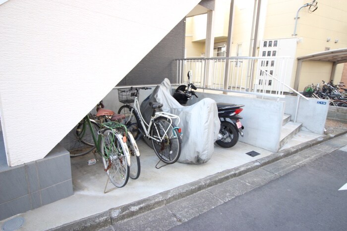 物件外観写真5　(駐輪場)