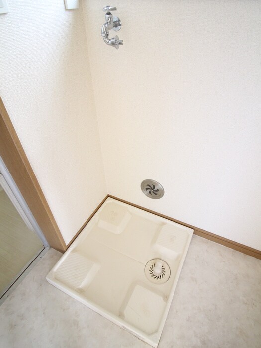 物件内観写真12　(洗濯機置場)