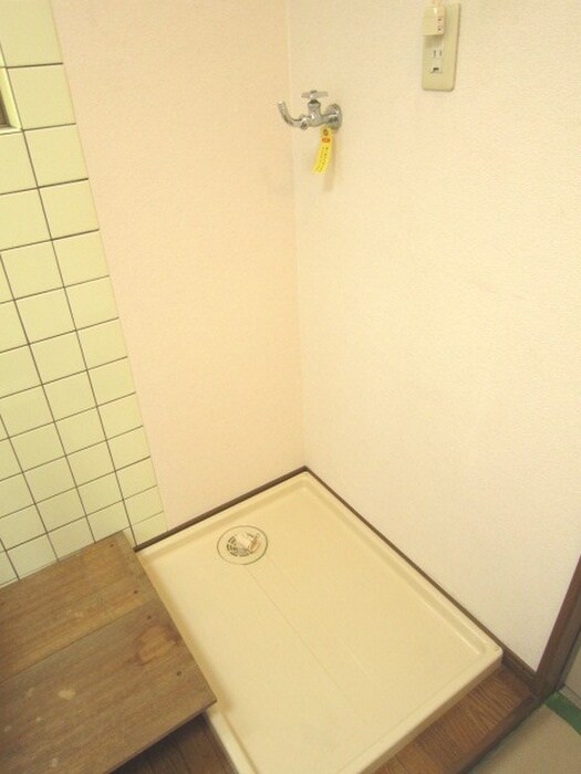 物件内観写真16　(洗濯機置場)