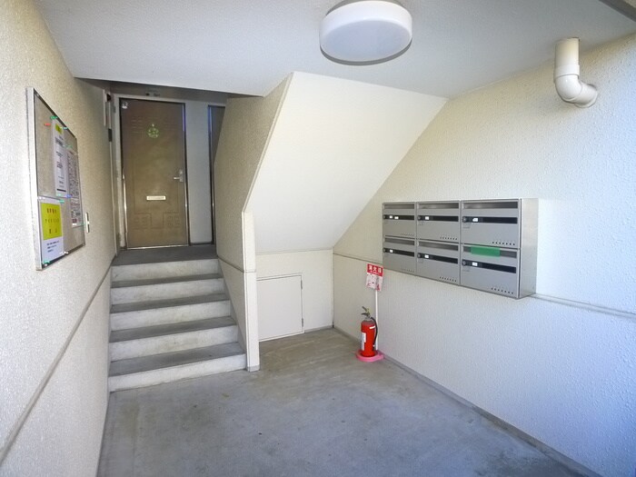 物件外観写真4　(エントランス部分)