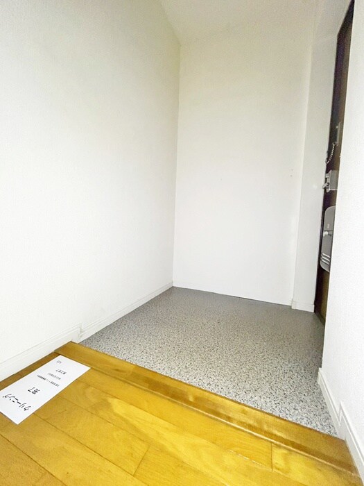 物件内観写真13　(玄関)