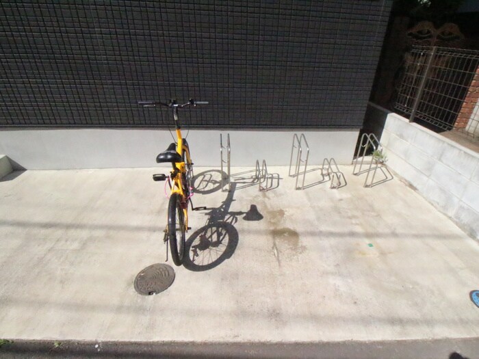 物件外観写真5　(駐輪場)