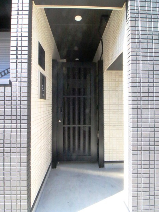 物件外観写真6　(エントランス部分)