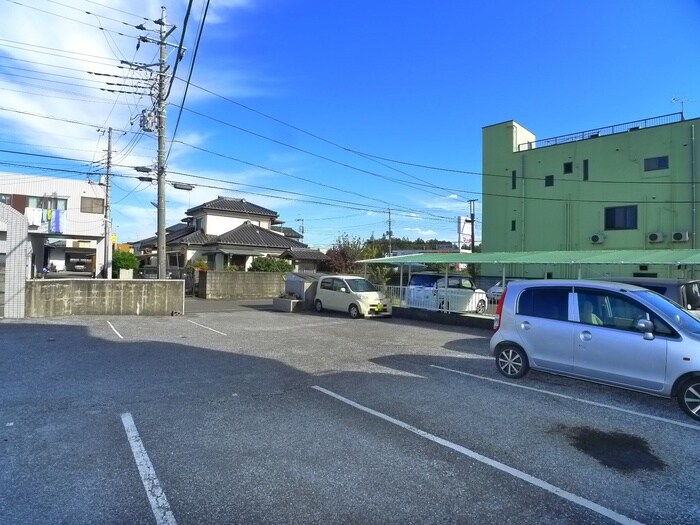 物件外観写真3　(駐車場)