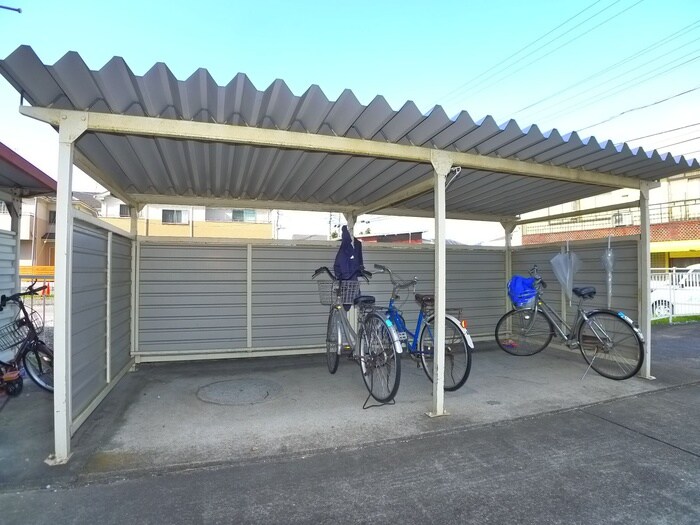 物件外観写真4　(駐輪場)