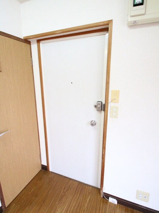 北品川ＹＫビルの玄関