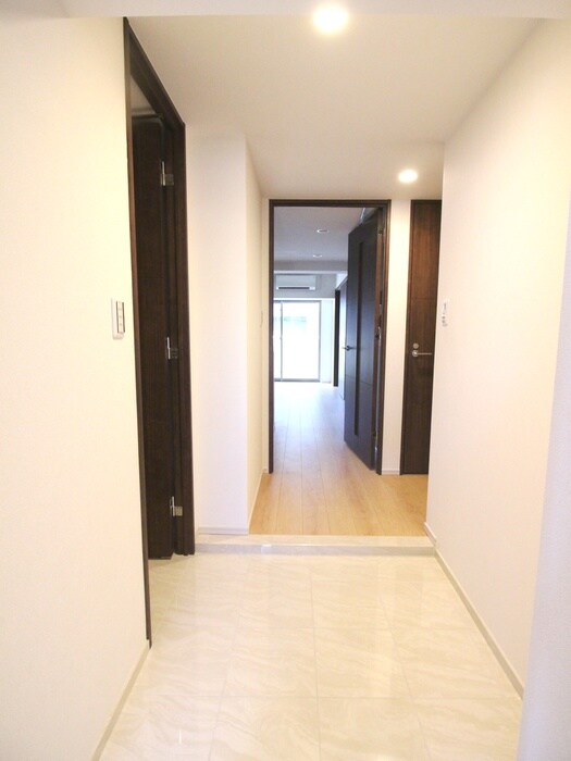 物件内観写真7　(玄関)