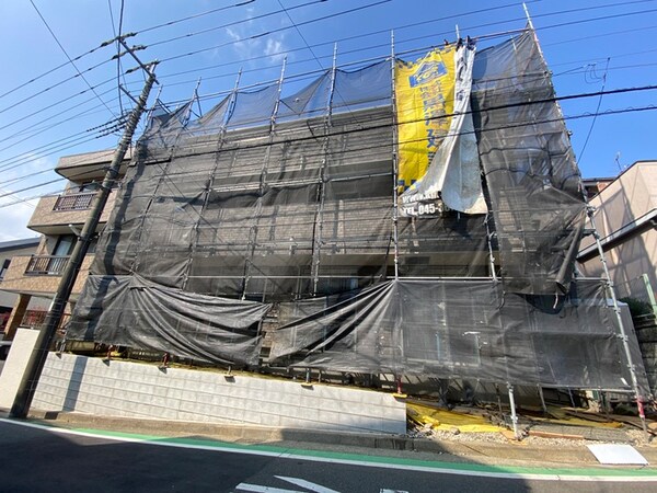 建築中