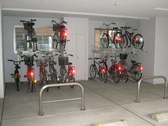 物件外観写真3　(駐輪場)