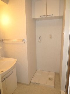 物件内観写真10　(洗濯機置場)