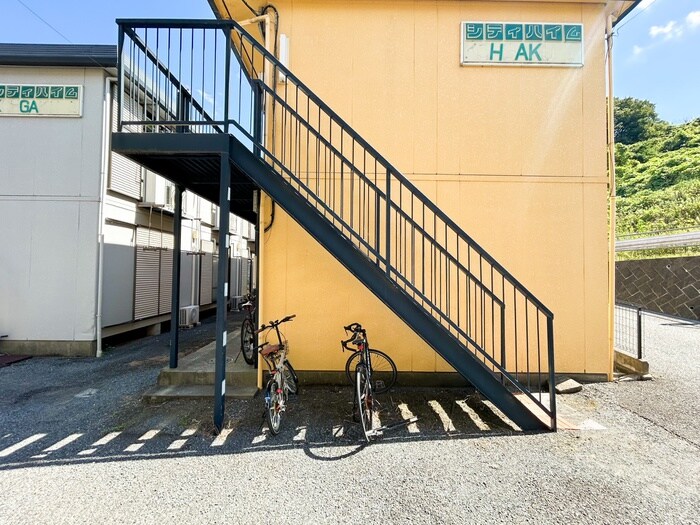 物件外観写真2　(駐輪場)