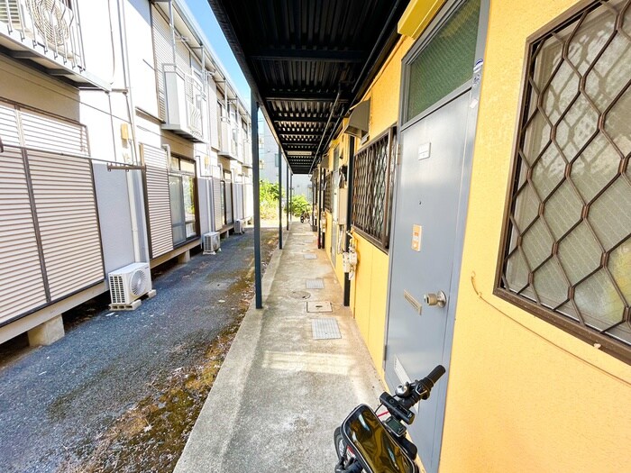 物件外観写真6　(エントランス部分)