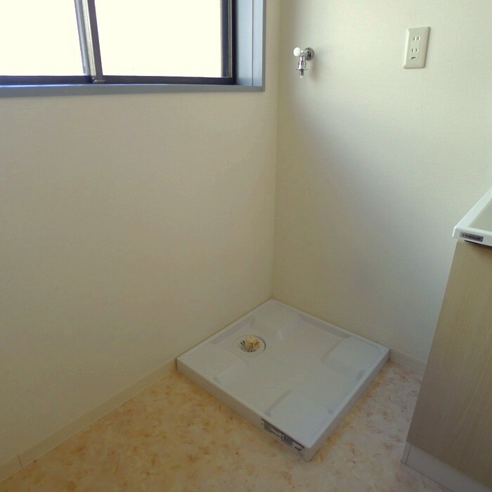 物件内観写真16　(洗濯機置場)