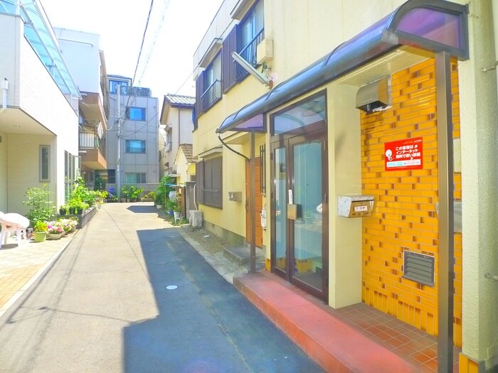 物件外観写真4　(エントランス部分)