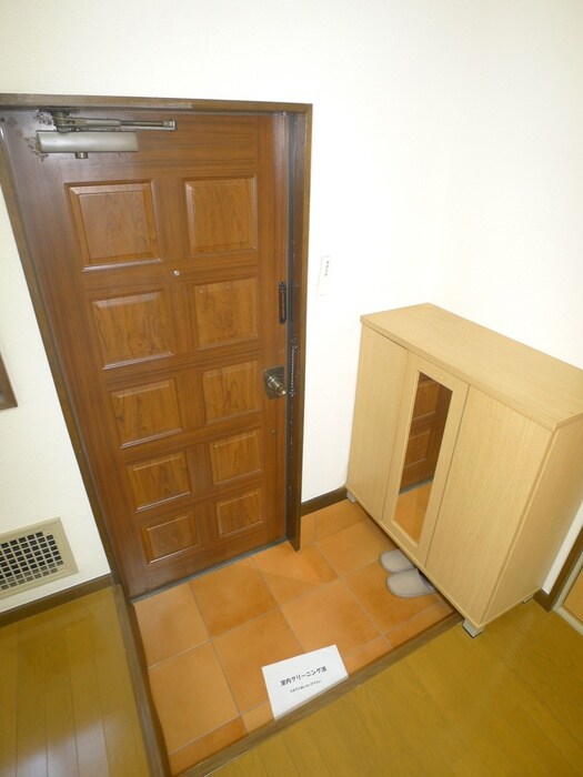 物件内観写真18　(玄関)