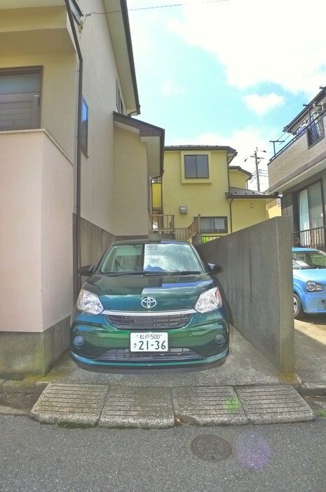 物件外観写真3　(駐車場)