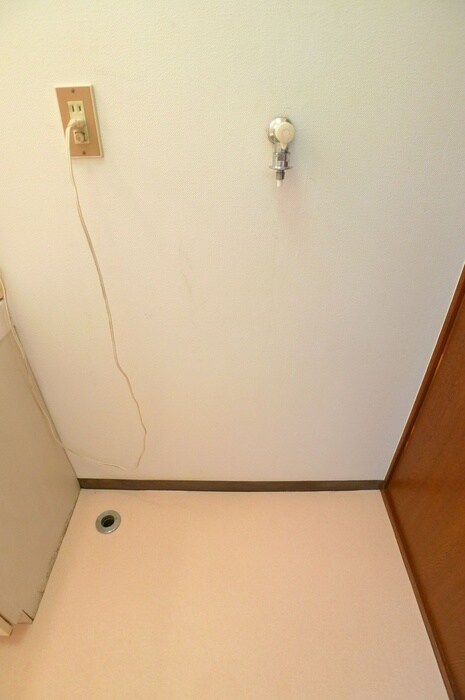 物件内観写真13　(洗濯機置場)